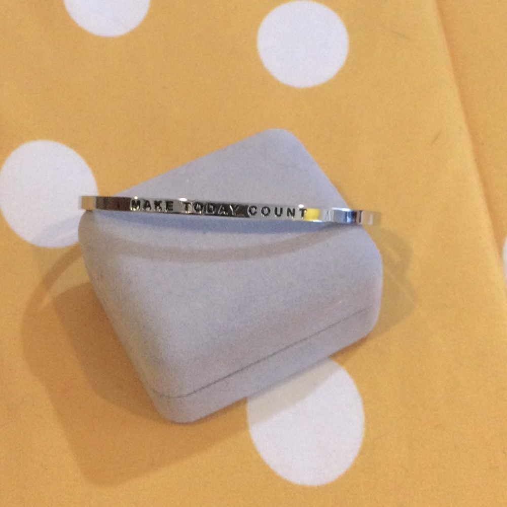 Mantra silver cuff bracelet “make today count” - Picture 2 of 4